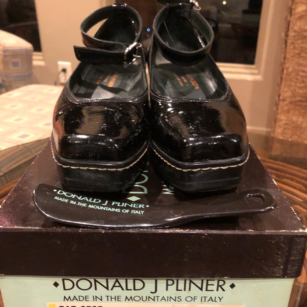 Donald J Pliner patent wedge with removable strap